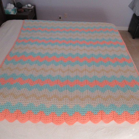 New VTG Handmade Chevron Crochet Afghan Throw Blanket Large Multicolor  80"x 67" - Picture 5 of 6